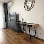 Albere Modern - Old Town, King Bed & Balcony