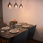 Apartman Albere Modern - Old Town, King Bed & Balcony *