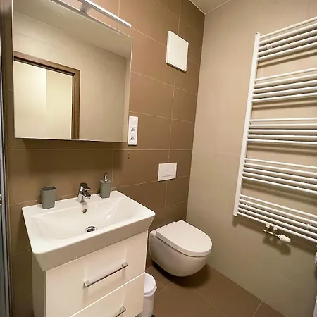 Albere Modern - Old Town, King Bed & Balcony