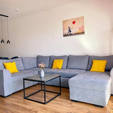 Albere Modern - Old Town, King Bed & Balcony * Кошице