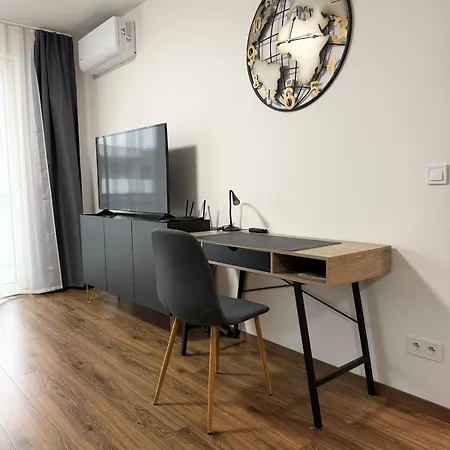 Albere Modern - Old Town, King Bed & Balcony