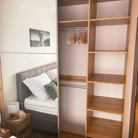 Albere Modern - Old Town, King Bed & Balcony Kösice