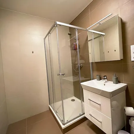 Albere Modern - Old Town, King Bed & Balcony
