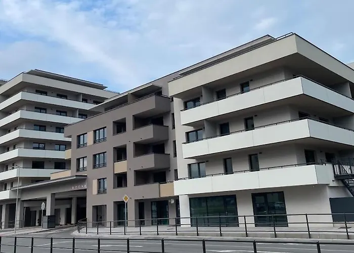 Albere Modern - Old Town, King Bed & Balcony Apartamento